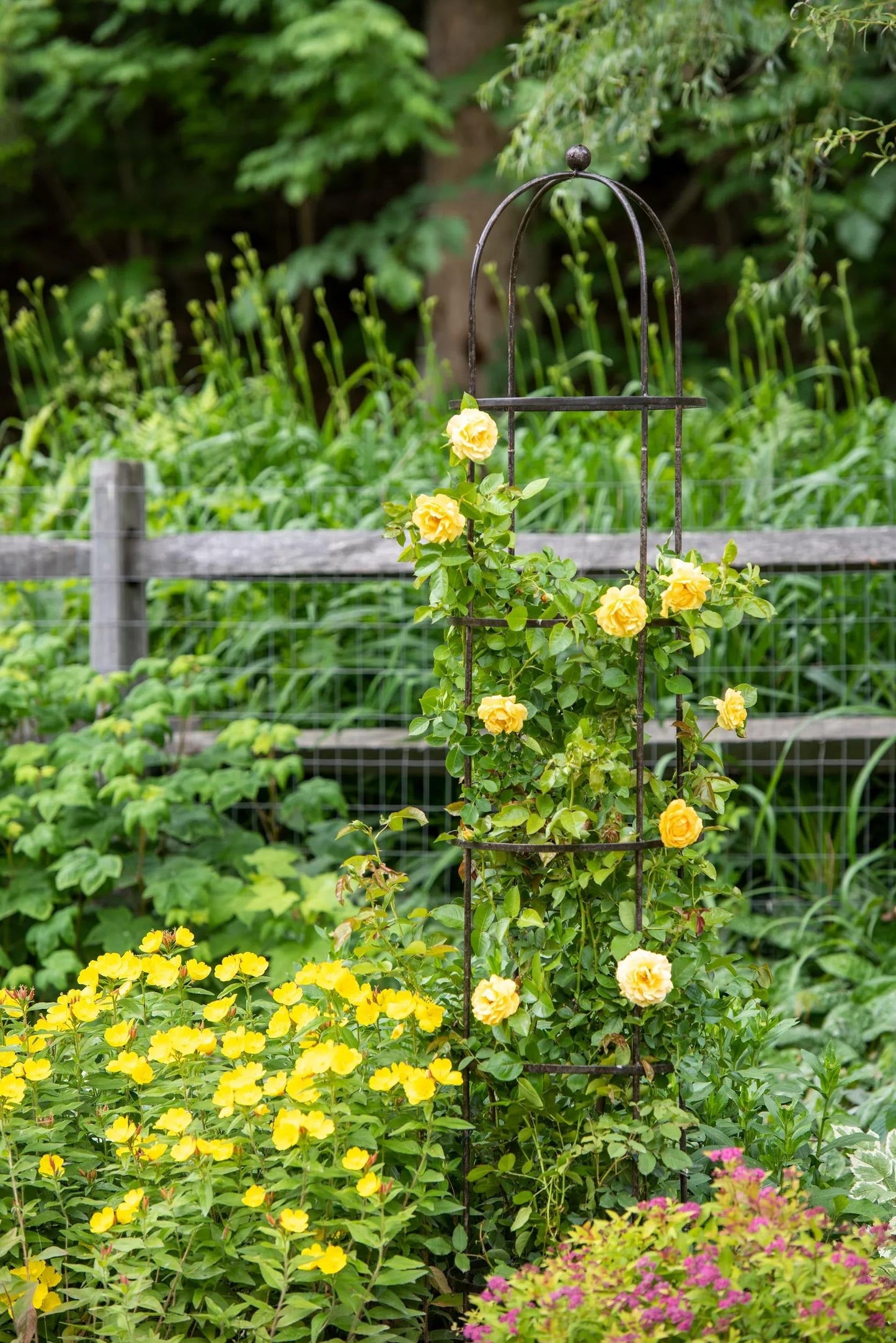 JardinTM Round Obelisk, 7'