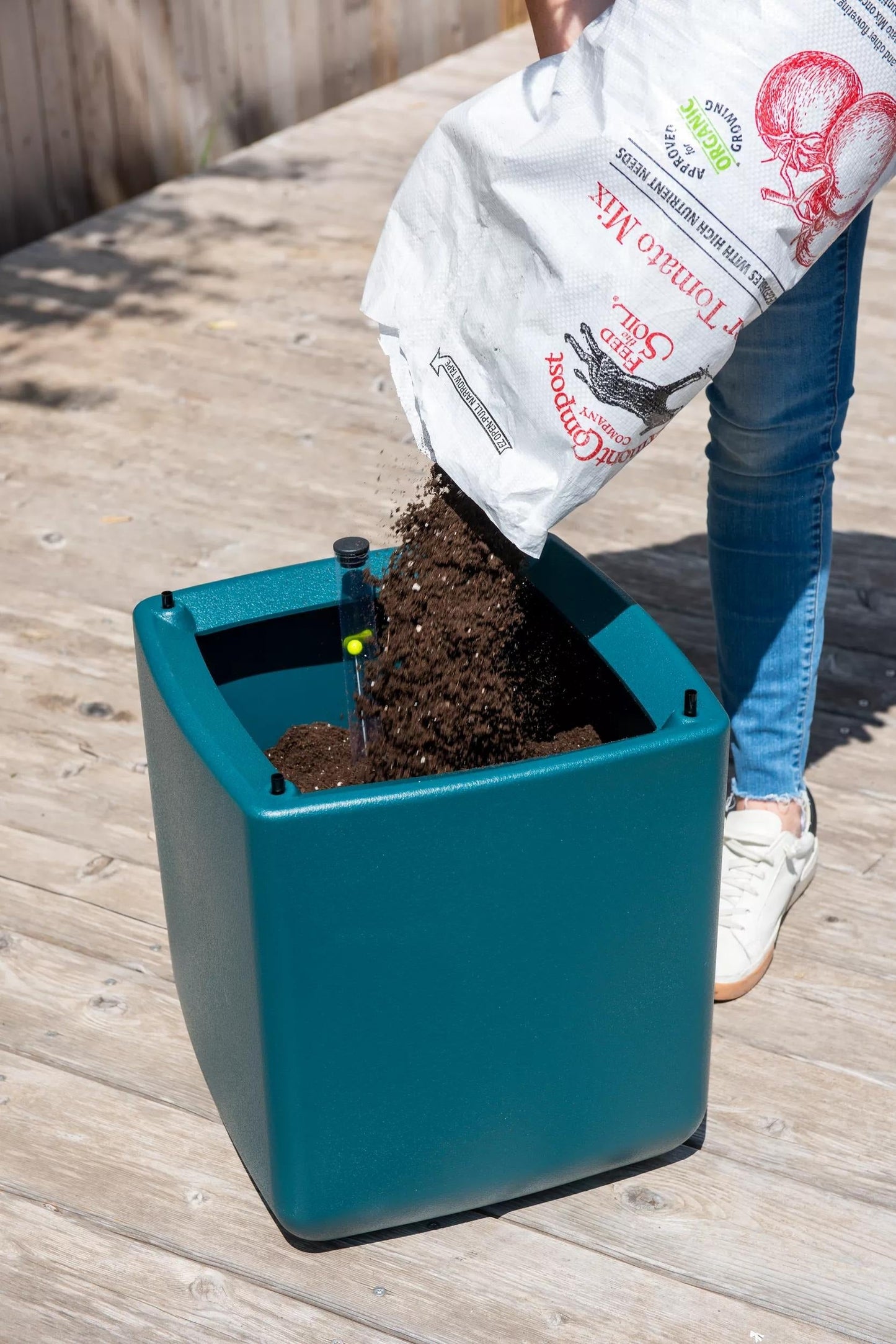 OasisTM Self-Watering Tomato Planter With Trellis