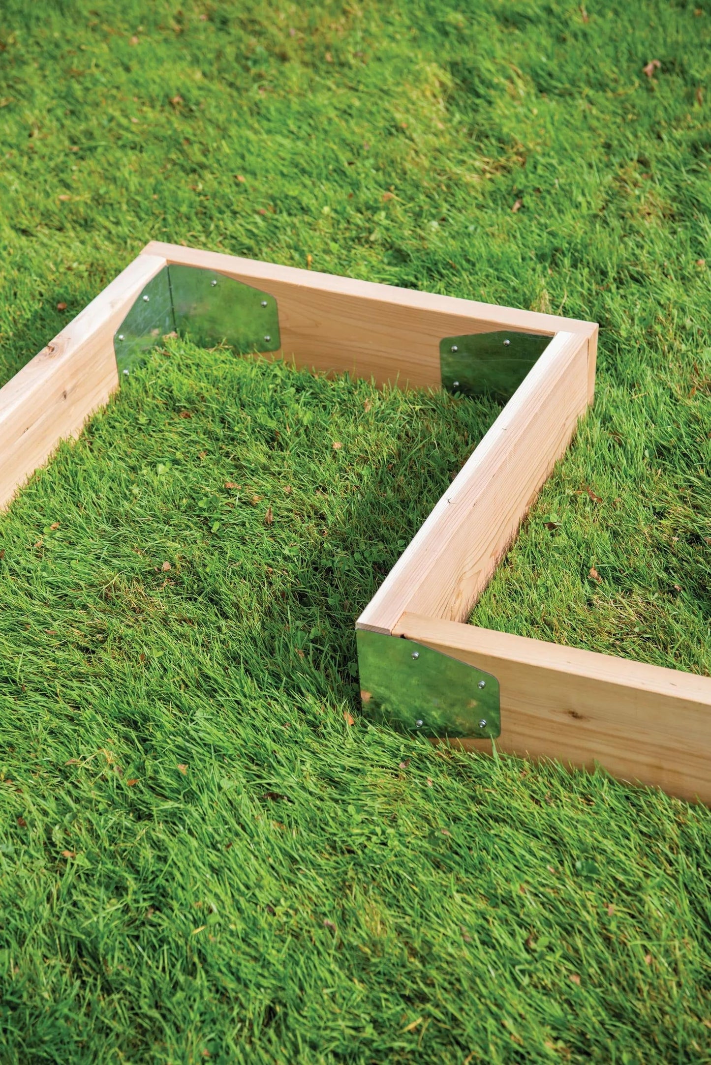 Gardener's Adjustable Raised Bed Corners, Set of 4